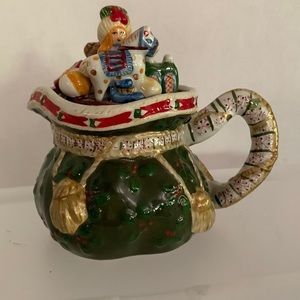 STUDIO NOVA, woodland holly Santa , shape as a teapot.not for food or liquid.